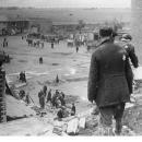 Bundesarchiv Bild 183-L25176, Polen, Kutno, Juden bei Aufräumungsarbeiten